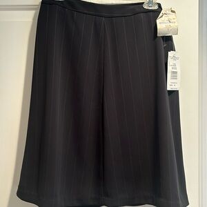 New- harve’ benard Black skirt w pinstripes A-line sz 10